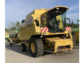 Combine harvester NEW HOLLAND TX65