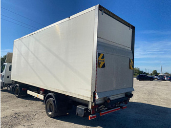 Closed box semi-trailer