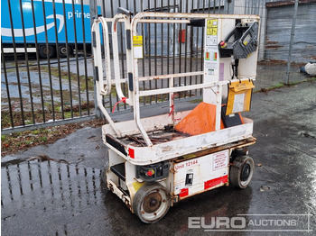 Vertical mast lift JLG