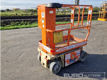 Vertical mast lift JLG