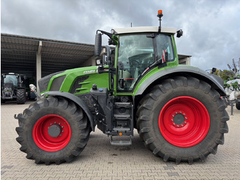 Farm tractor FENDT 826 Vario