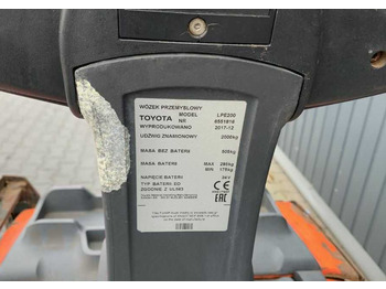 Pallet truck BT LPE200: picture 4