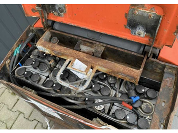 Pallet truck BT LPE200: picture 5