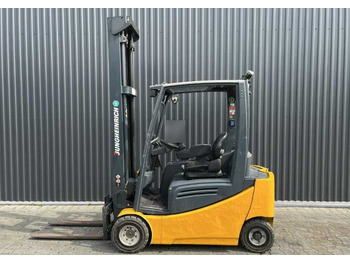Electric forklift Jungheinrich EFG320: picture 2