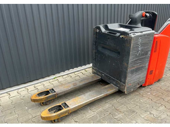 Pallet truck LINDE T20