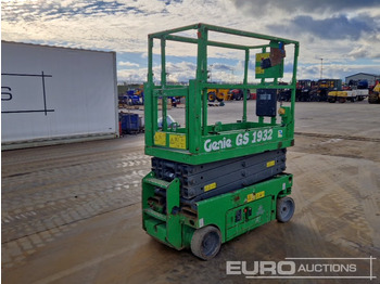 Scissor lift GENIE