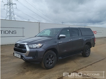 Pickup truck TOYOTA Hilux