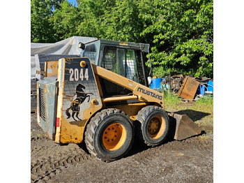 Skid steer loader Bobcat Mustang 2044: picture 4