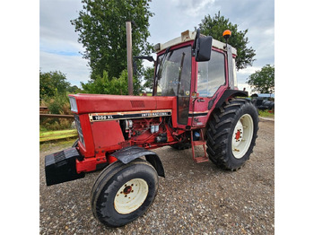 Farm tractor