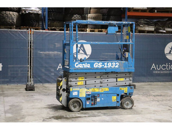 Scissor lift GENIE