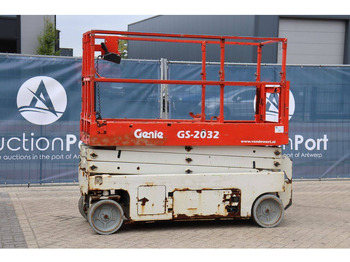 Scissor lift GENIE