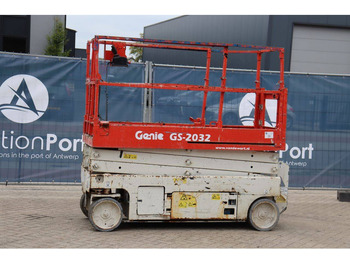 Scissor lift GENIE