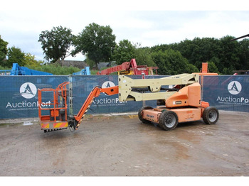 Articulated boom JLG