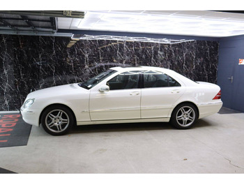 Sedan MERCEDES-BENZ