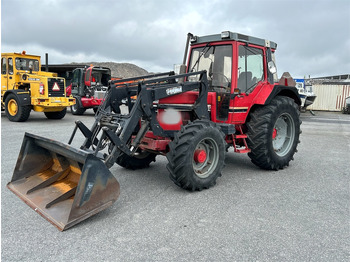 Farm tractor INTERNATIONAL