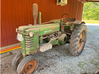 Farm tractor JOHN DEERE