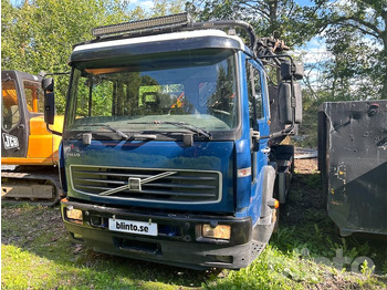 Dropside/ Flatbed truck VOLVO FL 250