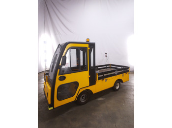 Tow tractor