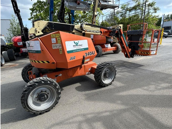 Articulated boom JLG