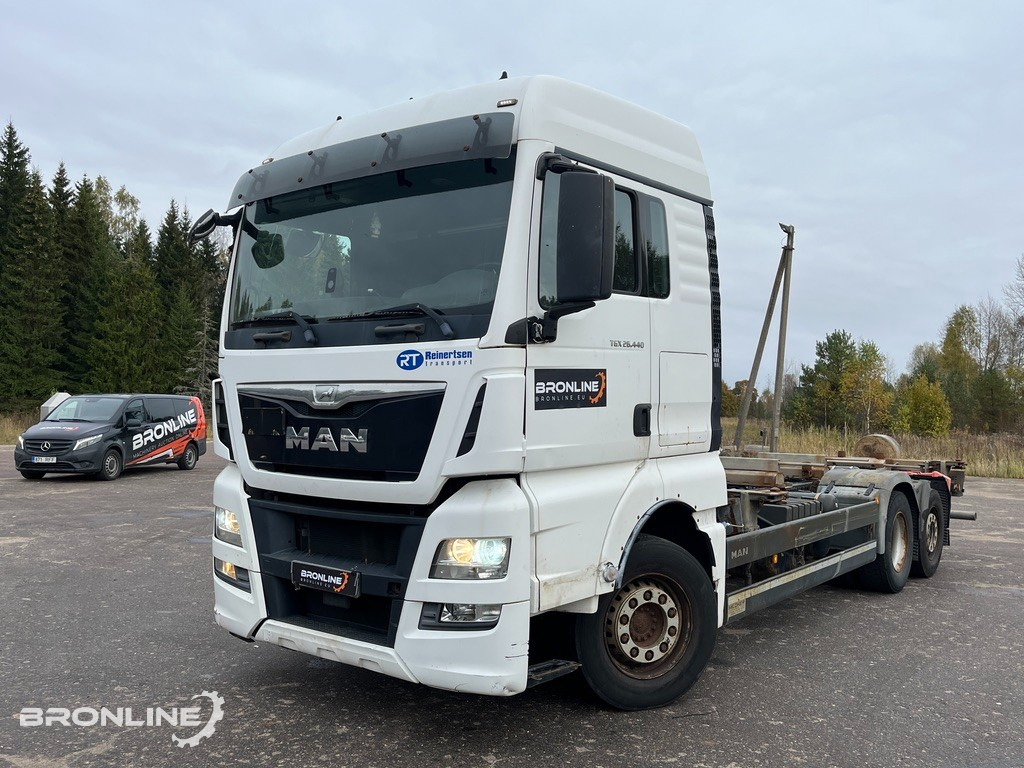 Container transporter/ Swap body truck 2016 MAN TGX 26.440 6x2 BDF: picture 1