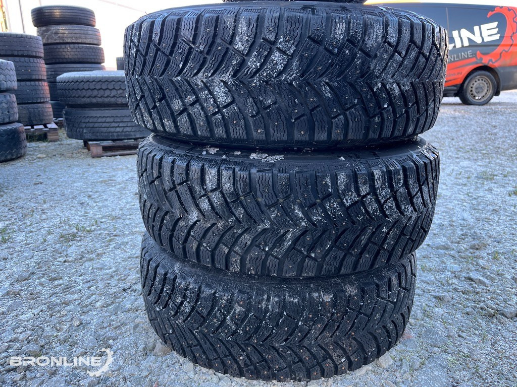 Veljekomplekt naastrehvidega 195/65/R15 - Wheel and tire package for Van: picture 3 Veljekomplekt naastrehvidega 195/65/R15 - Wheel and tire package for Van: picture 3