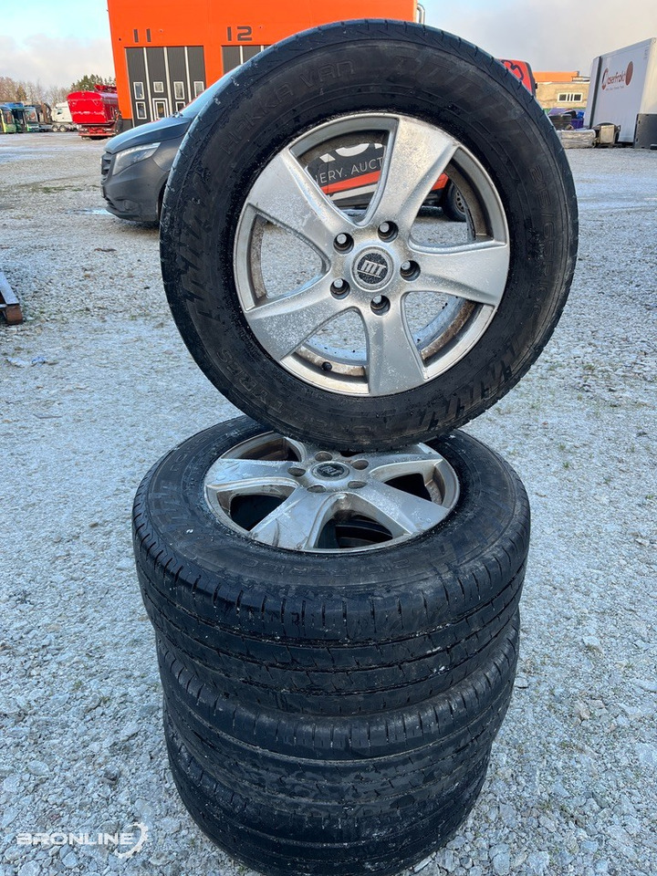 Veljekomplekt suverehvidega 215/65/R16 - Wheel and tire package for Van: picture 2 Veljekomplekt suverehvidega 215/65/R16 - Wheel and tire package for Van: picture 2