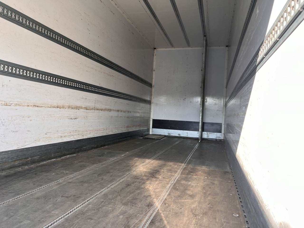 Closed box trailer Ackermann Z-KA-F10.5/7,6  1 Achs Kofferanhänger, Ladebordwand: picture 9