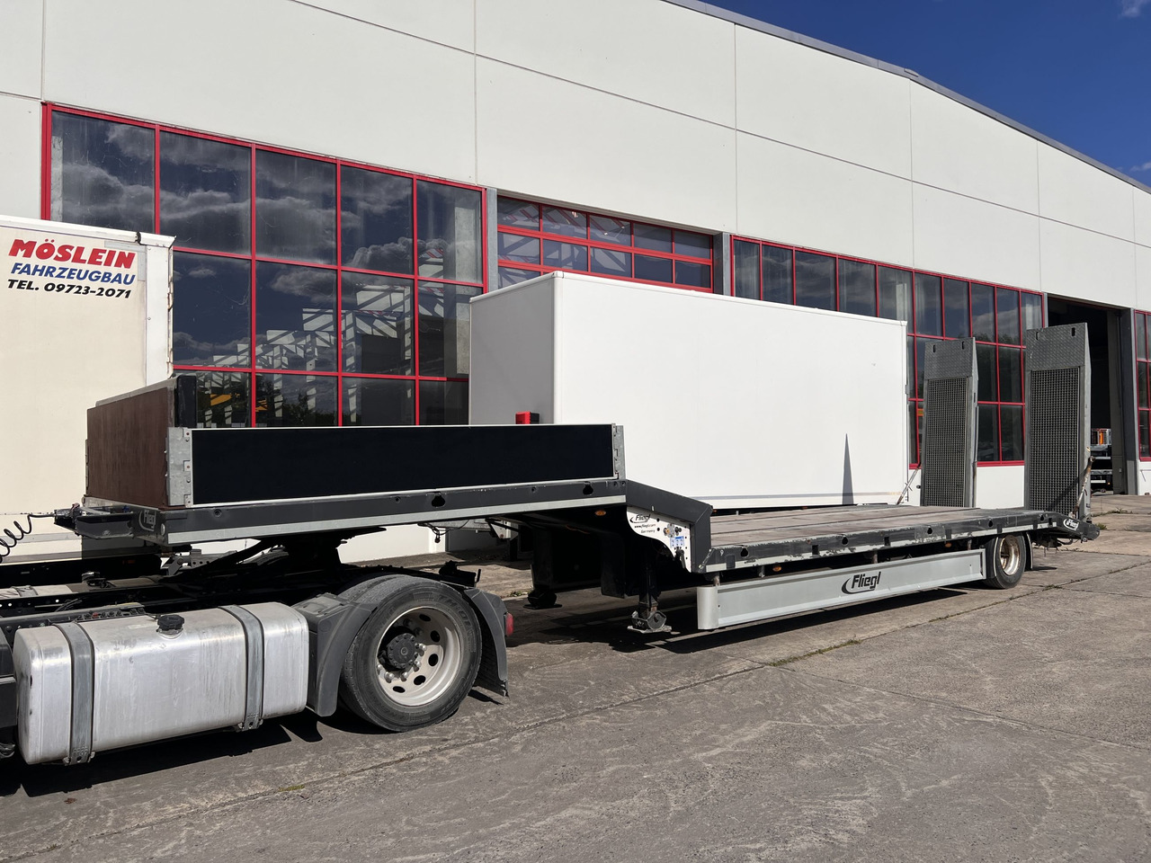 Fliegl SES210  1 Achs Satteltieflader - Low loader semi-trailer: picture 3 Fliegl SES210  1 Achs Satteltieflader - Low loader semi-trailer: picture 3