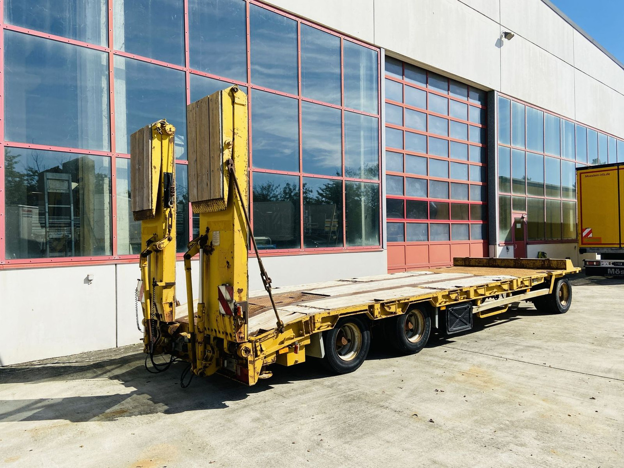 Goldhofer 3 Achs Tiefladeranhänger - Low loader trailer: picture 2 Goldhofer 3 Achs Tiefladeranhänger - Low loader trailer: picture 2
