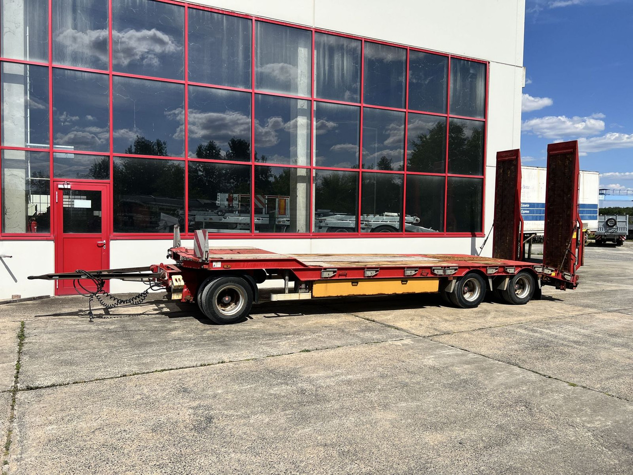 Humbaur 3 Achs Tiefladeranhänger - Low loader trailer: picture 1 Humbaur 3 Achs Tiefladeranhänger - Low loader trailer: picture 1