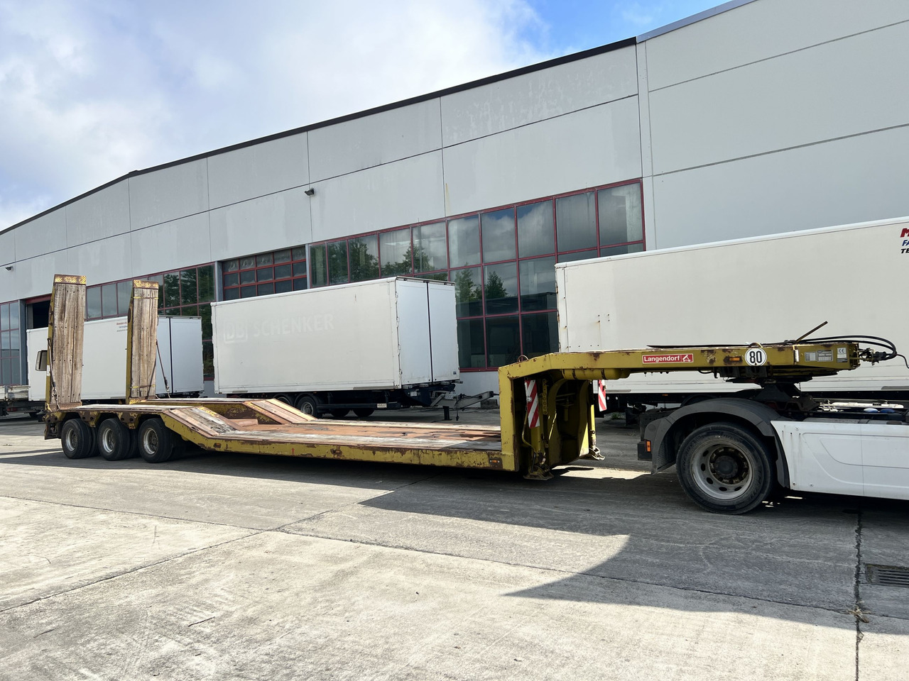 LANGENDORF SATBUE 30/38 3 Achs Tiefbett- Satteltieflader - Low loader semi-trailer: picture 1 LANGENDORF SATBUE 30/38 3 Achs Tiefbett- Satteltieflader - Low loader semi-trailer: picture 1