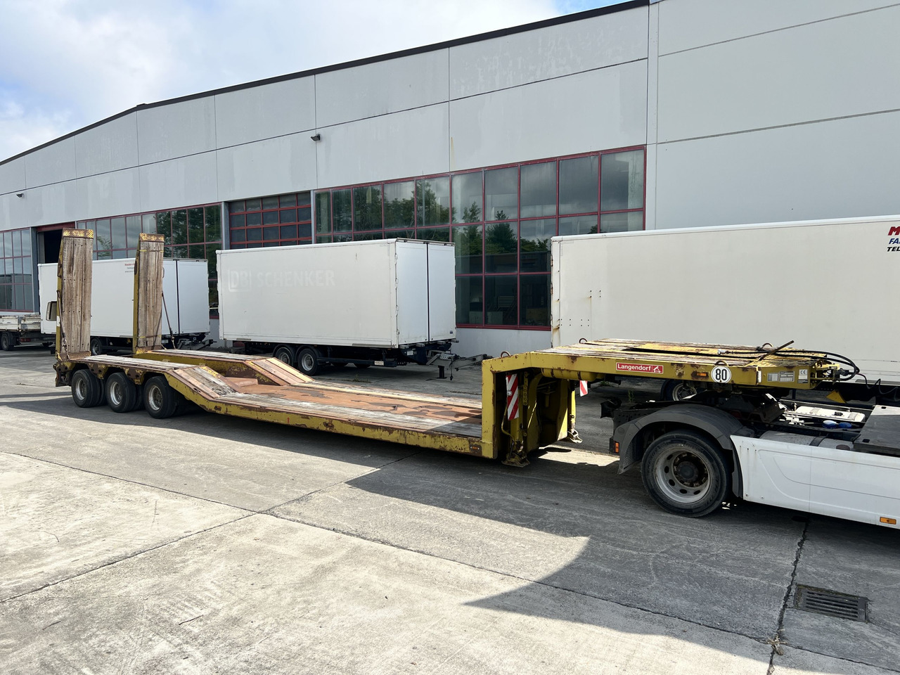 LANGENDORF SATBUE 30/38 3 Achs Tiefbett- Satteltieflader - Low loader semi-trailer: picture 1 LANGENDORF SATBUE 30/38 3 Achs Tiefbett- Satteltieflader - Low loader semi-trailer: picture 1
