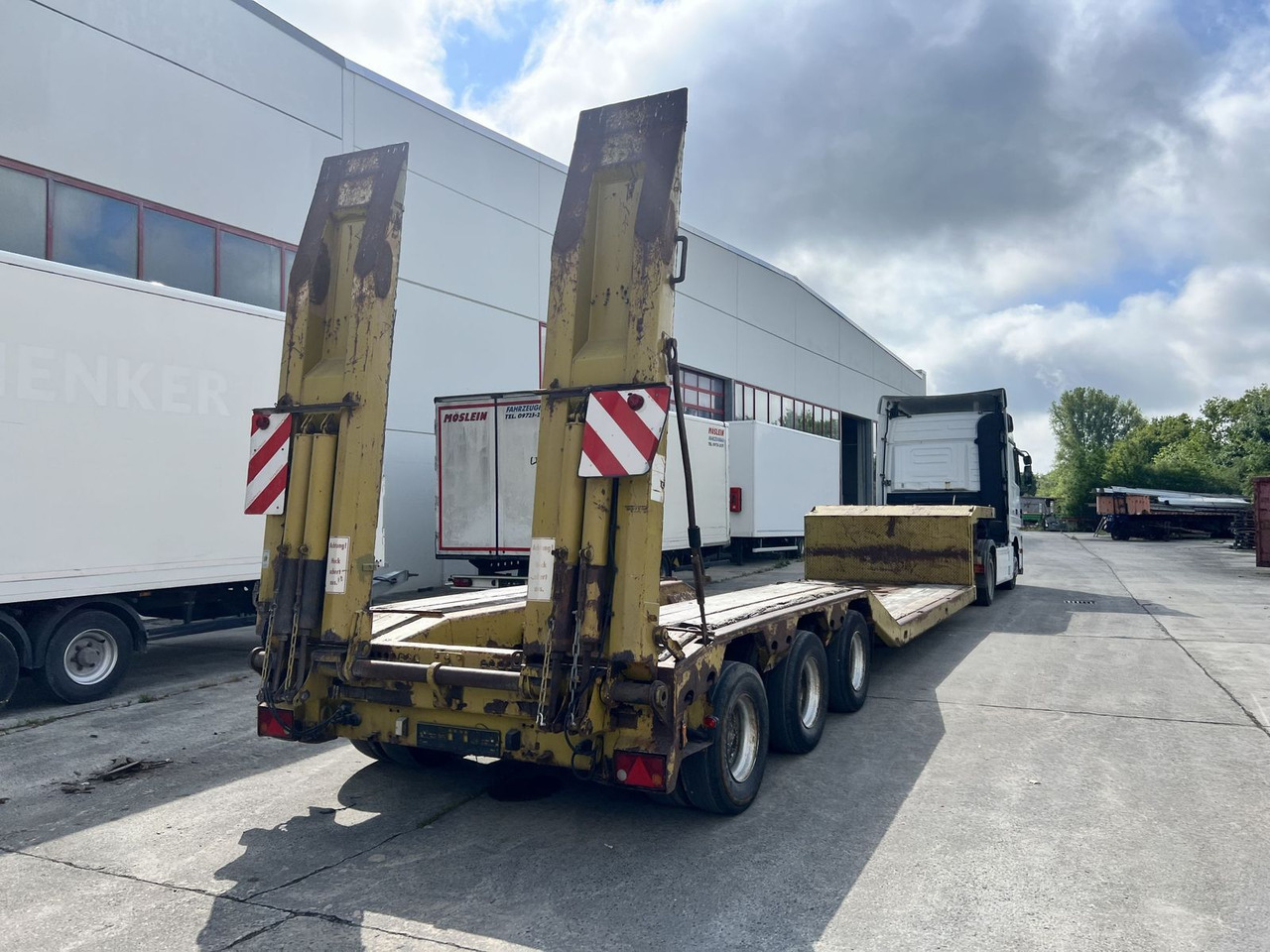 Langendorf 3 Achs Tiefbett- Satteltieflader - Low loader semi-trailer: picture 3 Langendorf 3 Achs Tiefbett- Satteltieflader - Low loader semi-trailer: picture 3