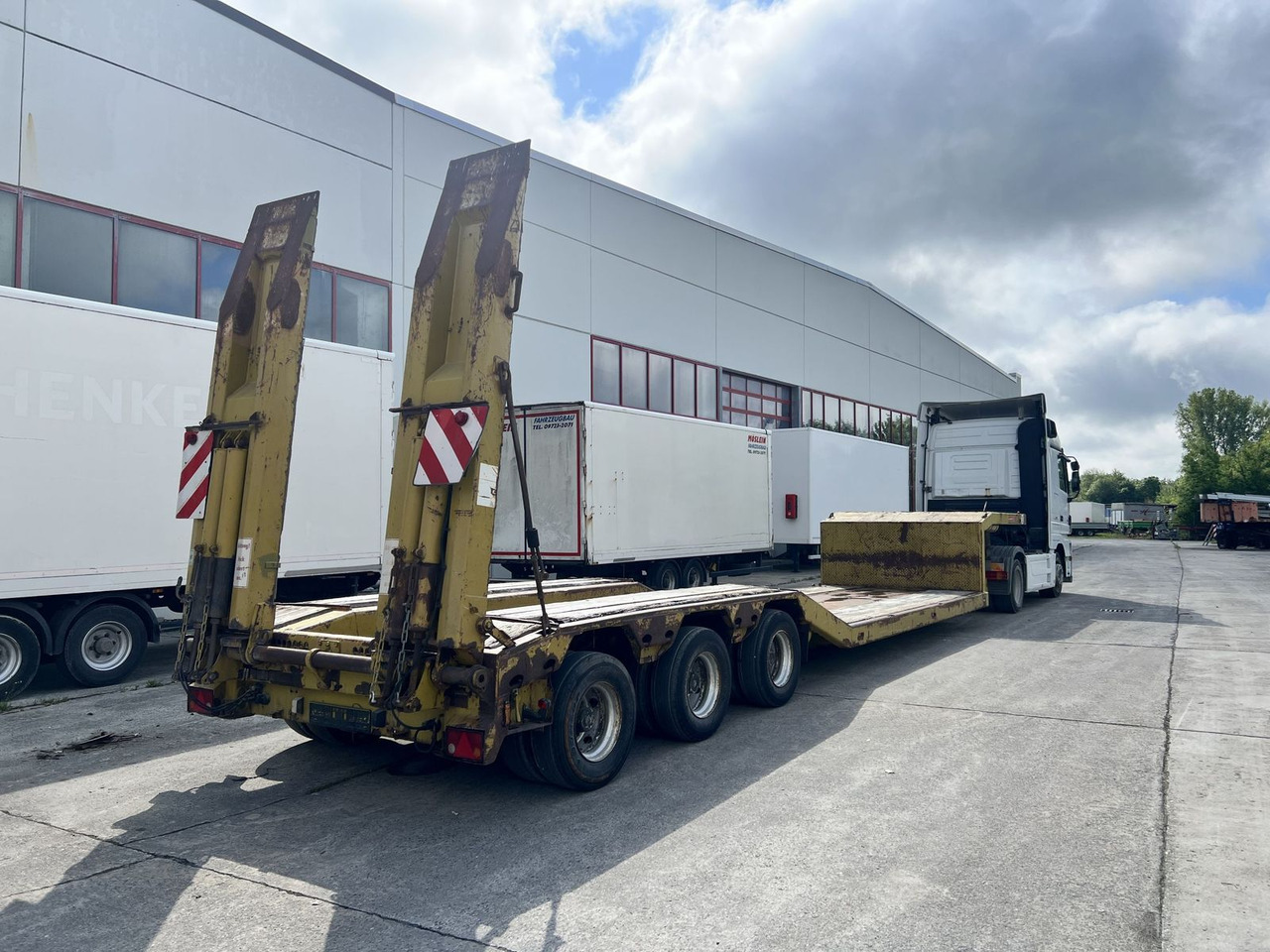 Langendorf 3 Achs Tiefbett- Satteltieflader - Low loader semi-trailer: picture 4 Langendorf 3 Achs Tiefbett- Satteltieflader - Low loader semi-trailer: picture 4
