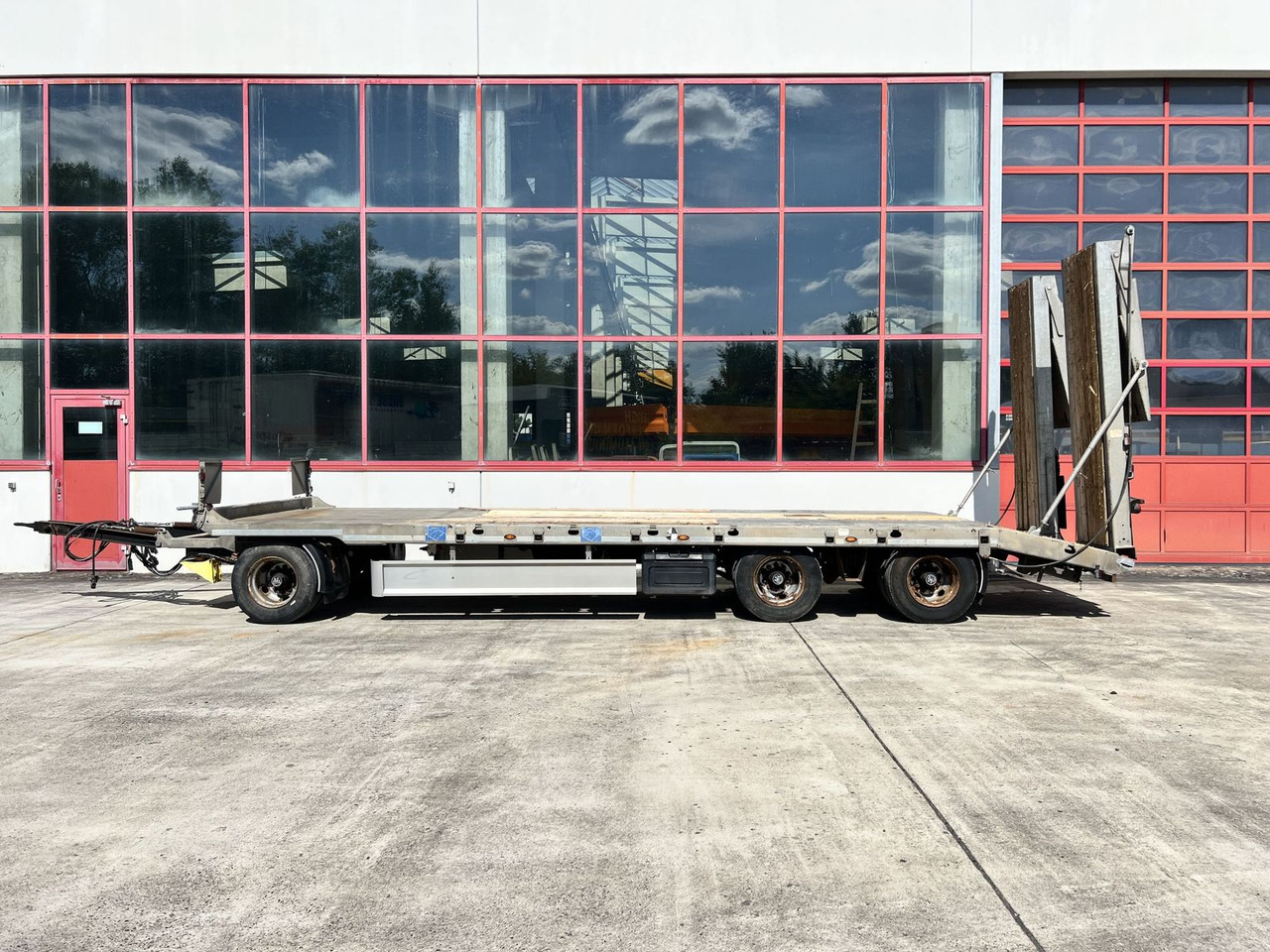 Möslein 3 Achs Tiefladeranhänger - Low loader trailer: picture 1 Möslein 3 Achs Tiefladeranhänger - Low loader trailer: picture 1