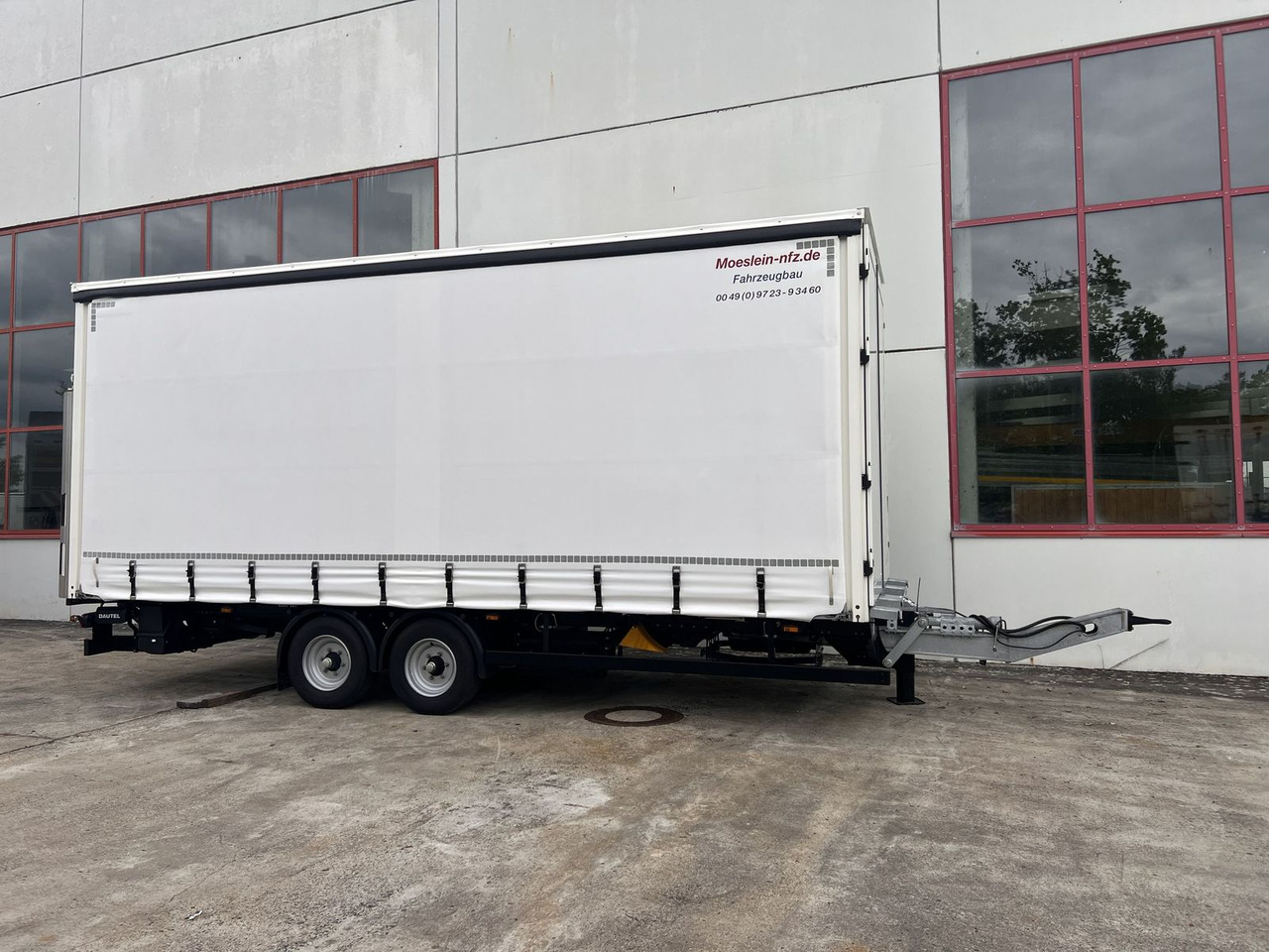 Möslein Planenanhänger, Ladebordwand + Durchladbar neuw - Curtainsider truck: picture 4 Möslein Planenanhänger, Ladebordwand + Durchladbar neuw - Curtainsider truck: picture 4