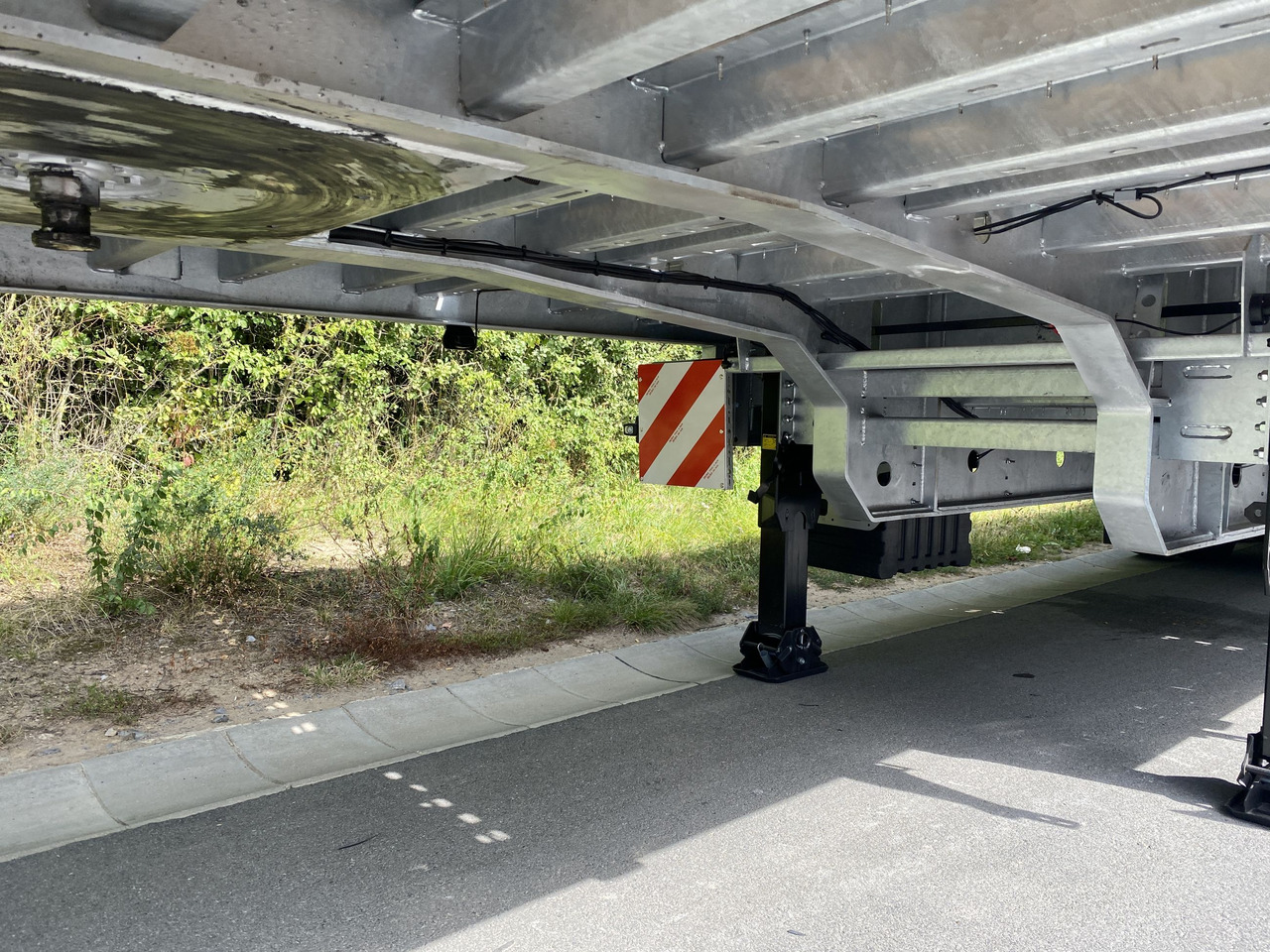 Möslein ST 3-Plato 9,4 3 Achs Satteltieflader Plato 45 t GGfür Fertigteile, Baumaschinen oder Container - Low loader semi-trailer: picture 5 Möslein ST 3-Plato 9,4 3 Achs Satteltieflader Plato 45 t GGfür Fertigteile, Baumaschinen oder Container - Low loader semi-trailer: picture 5