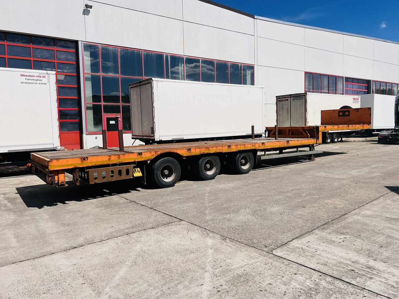 Möslein STO 3 Schwebheim 3 Achs Satteltieflader Plato 45 t GGfür Fertigteile, Baumaschinen oder Container - Low loader semi-trailer: picture 2 Möslein STO 3 Schwebheim 3 Achs Satteltieflader Plato 45 t GGfür Fertigteile, Baumaschinen oder Container - Low loader semi-trailer: picture 2