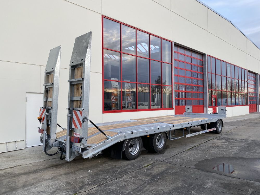 Möslein T 3-8,20 P VB H1 Blatt 3 Achs Tieflader mit gerader Ladefläche 8,10 m, Neufahrzeug - Low loader trailer: picture 3 Möslein T 3-8,20 P VB H1 Blatt 3 Achs Tieflader mit gerader Ladefläche 8,10 m, Neufahrzeug - Low loader trailer: picture 3
