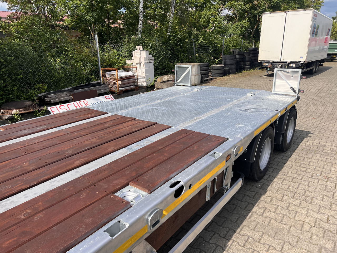 New Low loader trailer for transportation of heavy machinery Möslein T4 VB H1 gerade  neuer 4 Achs Tieflader gerade hydraulischen Rampen: picture 9