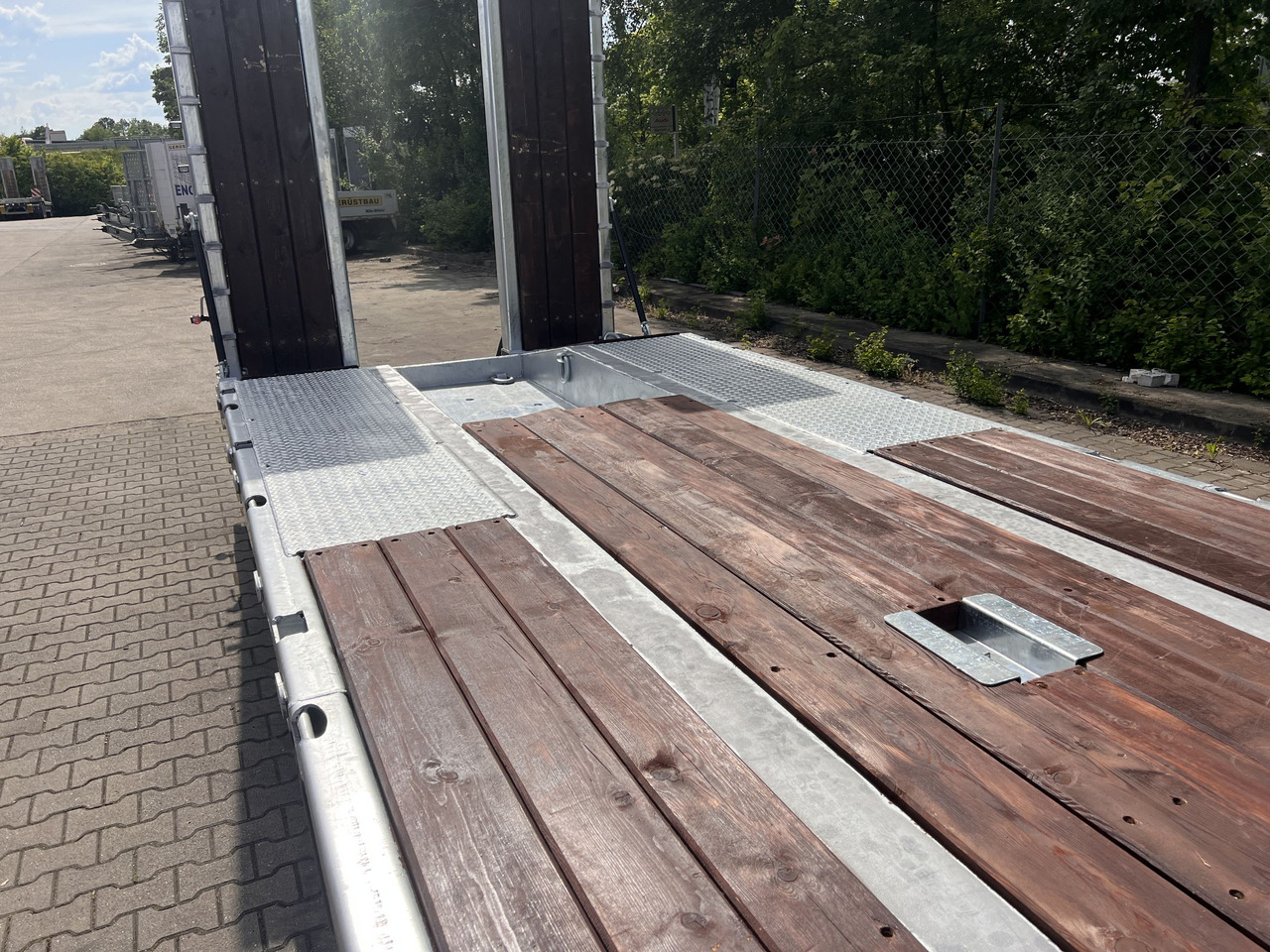 New Low loader trailer for transportation of heavy machinery Möslein T4 VB H1 gerade  neuer 4 Achs Tieflader gerade hydraulischen Rampen: picture 10