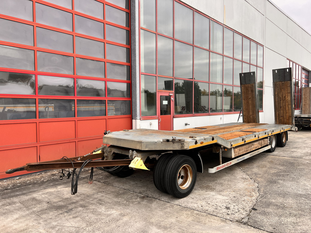 Möslein TF3 Schwebheim 3 Achs Tiefladeranhänger - Low loader trailer: picture 4 Möslein TF3 Schwebheim 3 Achs Tiefladeranhänger - Low loader trailer: picture 4