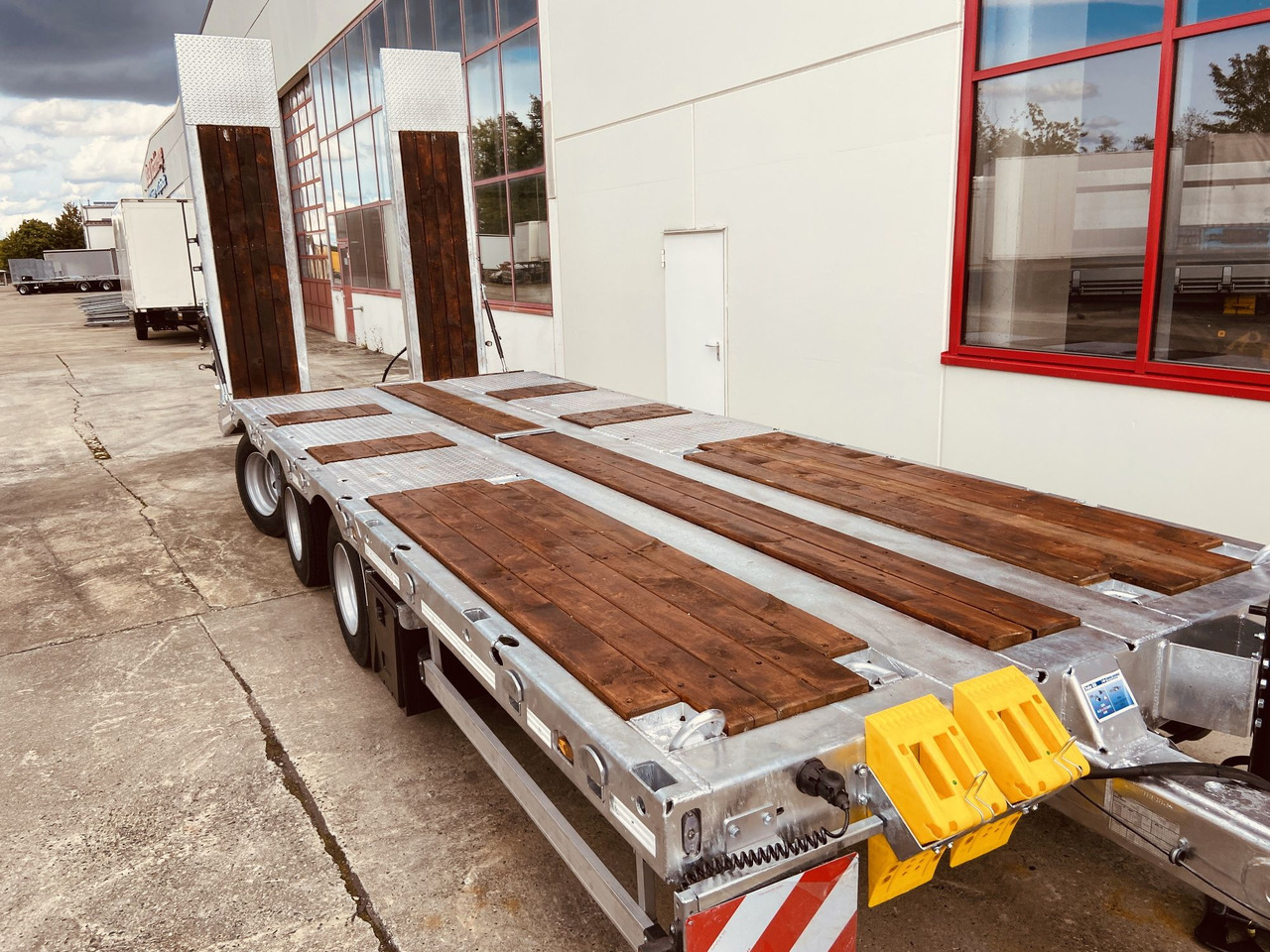 Möslein TT 31 31 t GG Tridem- Tieflader 3 Achs, gelenktNeufahrzeug - Low loader trailer: picture 3 Möslein TT 31 31 t GG Tridem- Tieflader 3 Achs, gelenktNeufahrzeug - Low loader trailer: picture 3