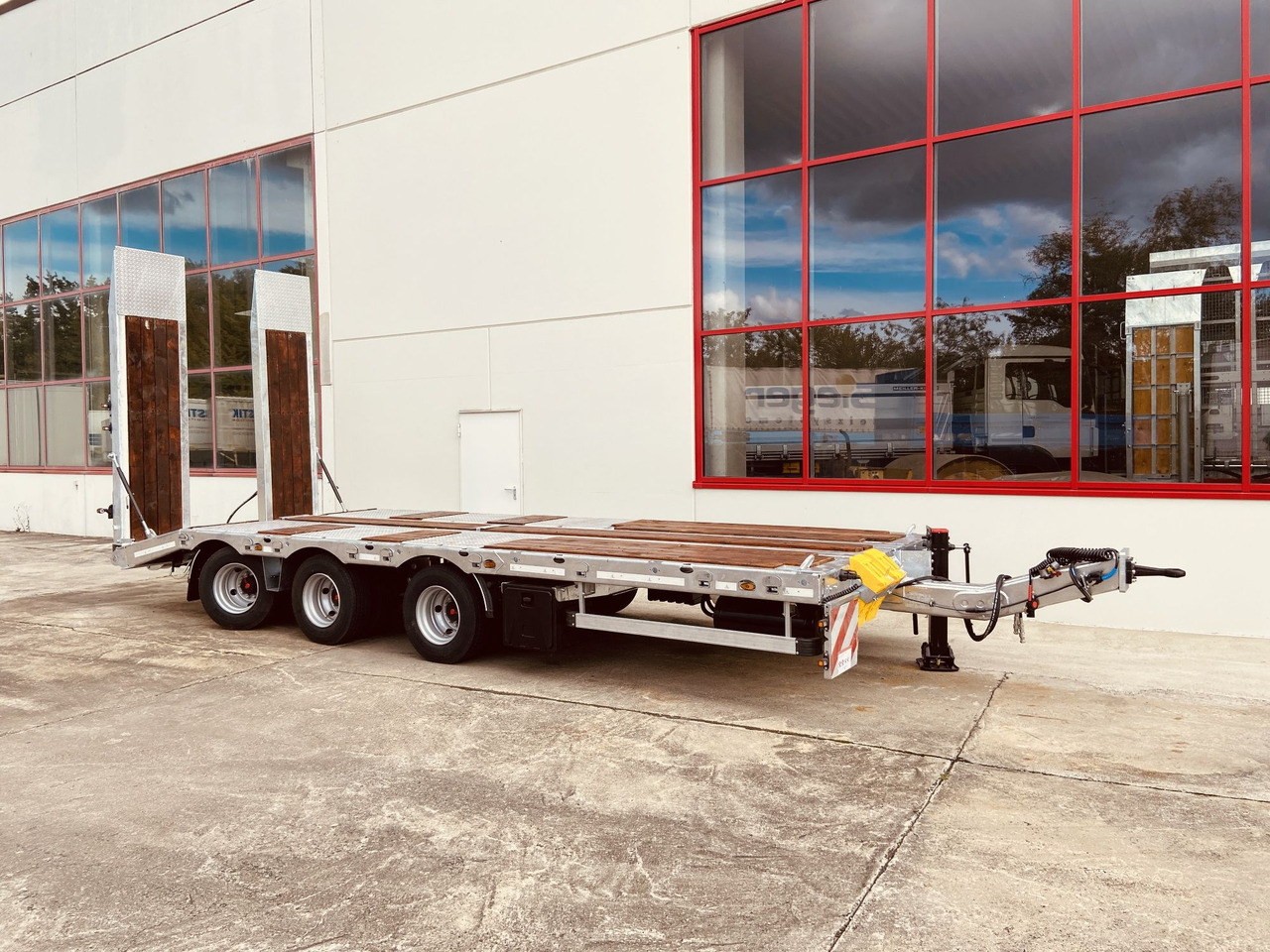 Möslein TT 31 31 t GG Tridem- Tieflader 3 Achs, gelenktNeufahrzeug - Low loader trailer: picture 4 Möslein TT 31 31 t GG Tridem- Tieflader 3 Achs, gelenktNeufahrzeug - Low loader trailer: picture 4