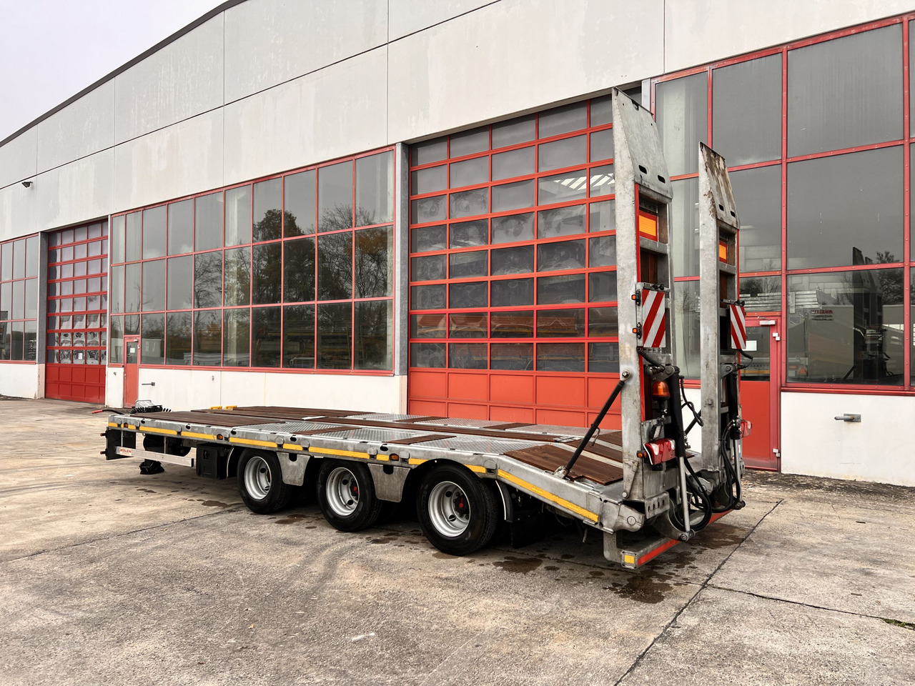 Möslein TTA33 Schwebheim 31 t Tridemtieflader gelenkt, Neuwertig - Low loader trailer: picture 2 Möslein TTA33 Schwebheim 31 t Tridemtieflader gelenkt, Neuwertig - Low loader trailer: picture 2