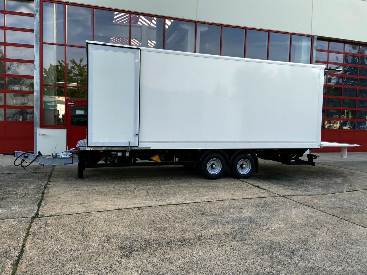 Möslein  Tandem Koffer, Ladebordwand 1,5 t + Durchladbar leasing Möslein  Tandem Koffer, Ladebordwand 1,5 t + Durchladbar: picture 11