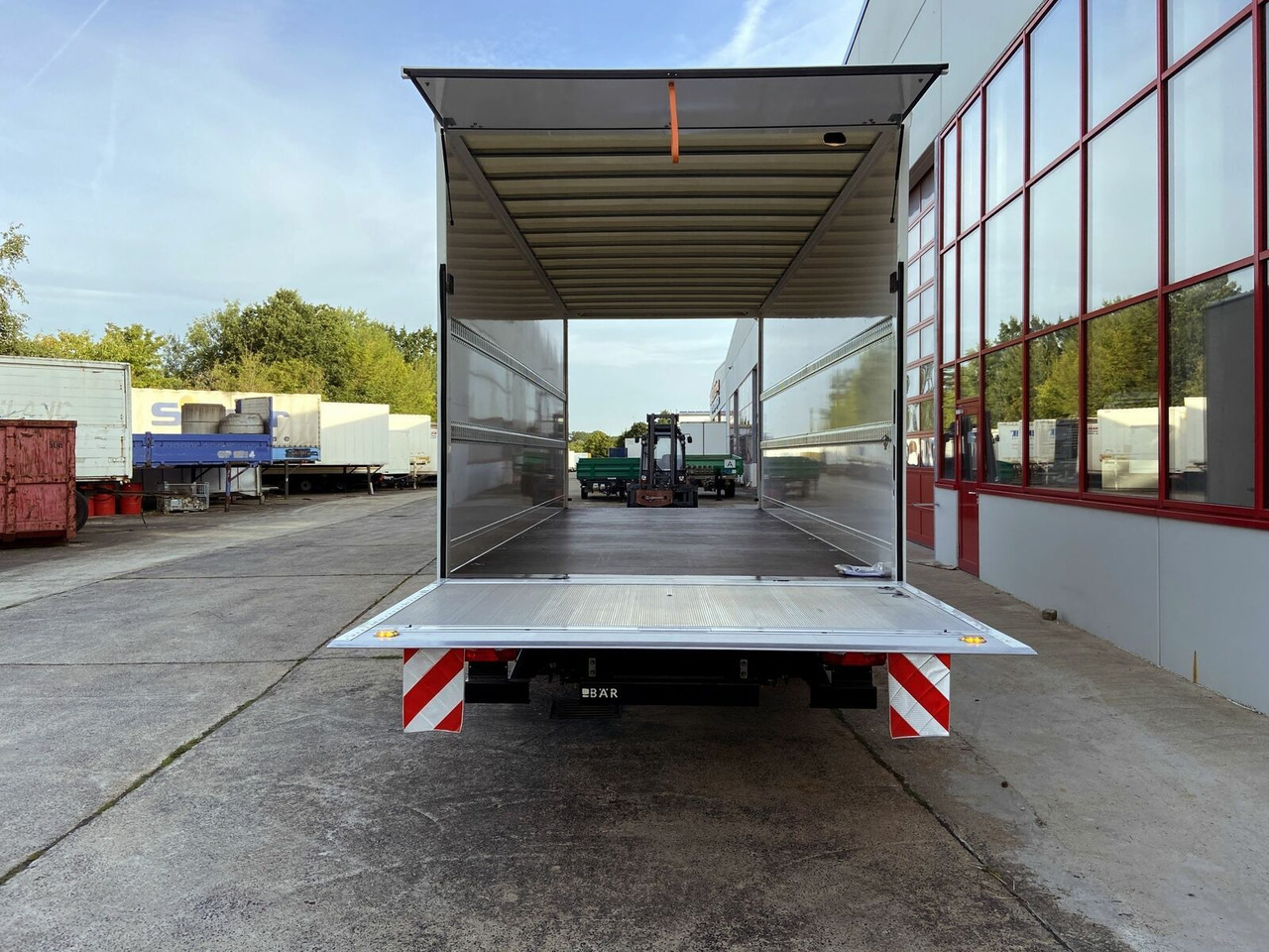 Möslein  Tandem Koffer, Ladebordwand 1,5 t + Durchladbar leasing Möslein  Tandem Koffer, Ladebordwand 1,5 t + Durchladbar: picture 10