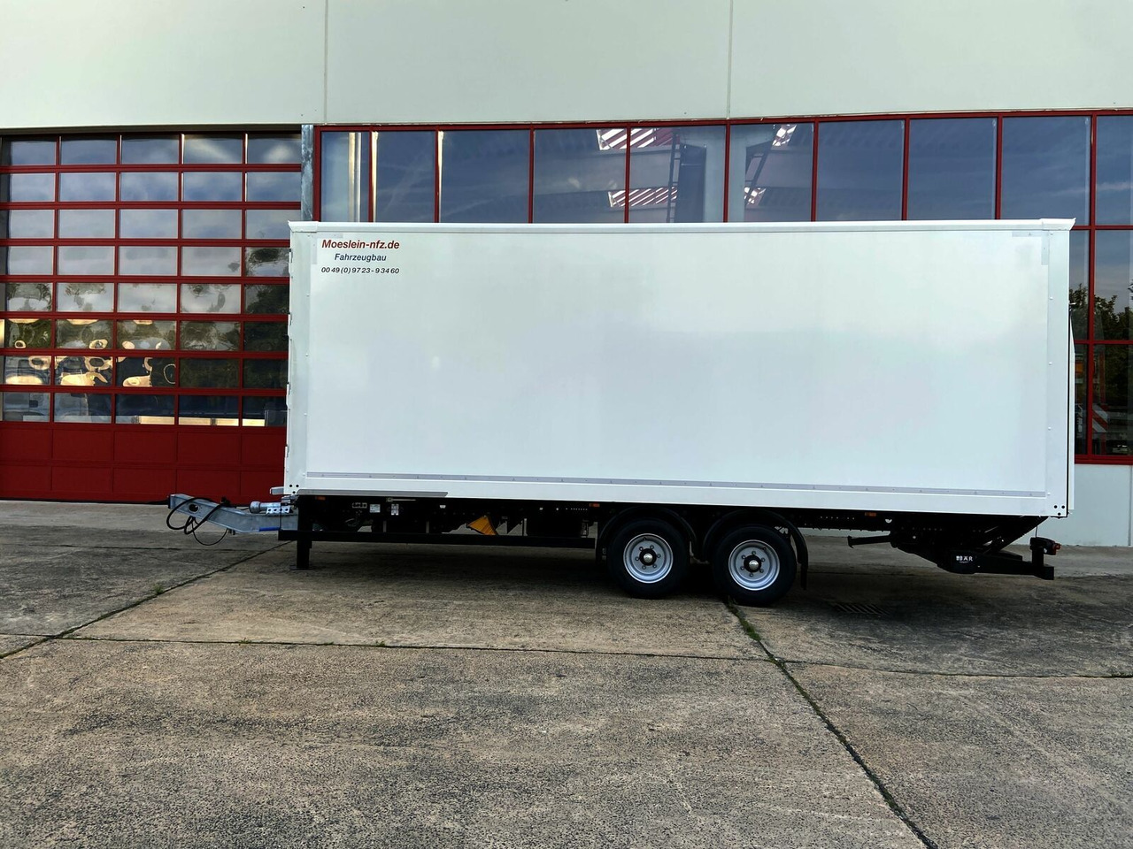Möslein  Tandem Koffer, Ladebordwand 1,5 t + Durchladbar leasing Möslein  Tandem Koffer, Ladebordwand 1,5 t + Durchladbar: picture 6