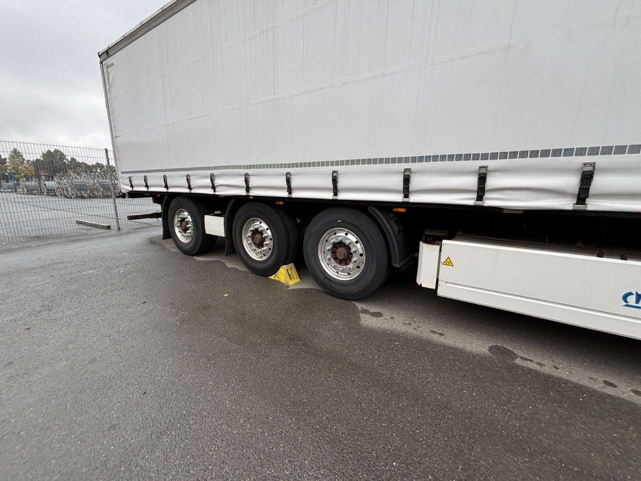 Krone SD Plane Mitnahmestapler Nachlaufachse - Curtainsider semi-trailer: picture 3 Krone SD Plane Mitnahmestapler Nachlaufachse - Curtainsider semi-trailer: picture 3