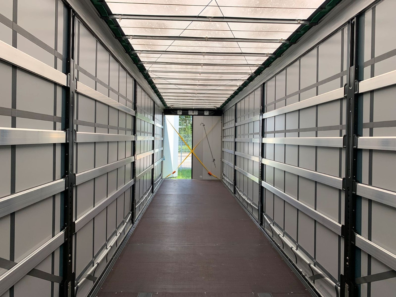 Curtainsider semi-trailer Wielton Curtain Master MEGA: picture 10